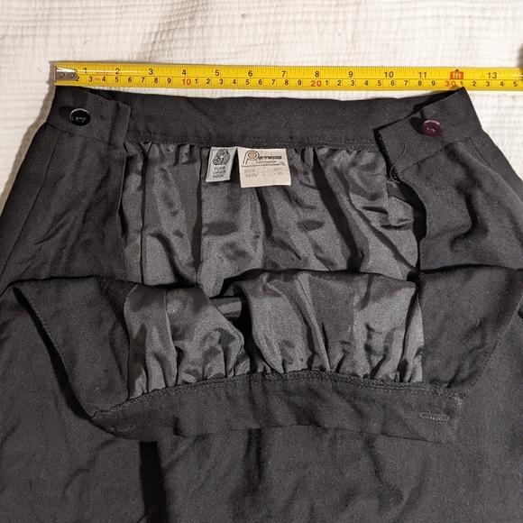 Vintage black wool skirt w pockets! - Picture 6 of 7